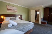Treat yourself to a spacious, well appointed Queen Executive Room. Features FREE WIFI, FREE Foxtel, FREE Movie Channels, large HD LCD TV, iPod Dock, Mini Bar, Air-conditioning, Table & Chairs, Work Desk, Non Smoking. Katherine Station restaurant open daily