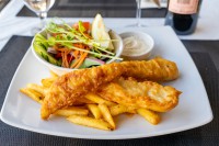 Join like minded travellers in the  bar for a pre dinner drink at the Best Western Hospitality Inn Katherine Station Restaurant.